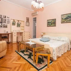  Apartment Carera